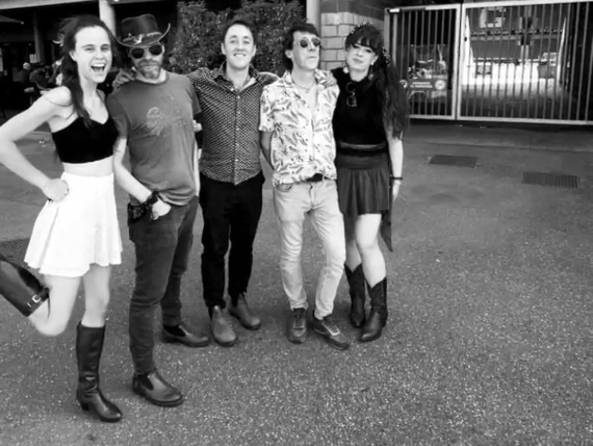 Lullaby Embrace met band